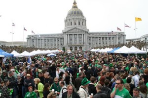 2009_sp_city_hall_crowd[1]